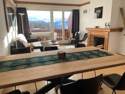 Ein allgemeiner Bergblick oder ein Berglick von der Ferienwohnung aus
