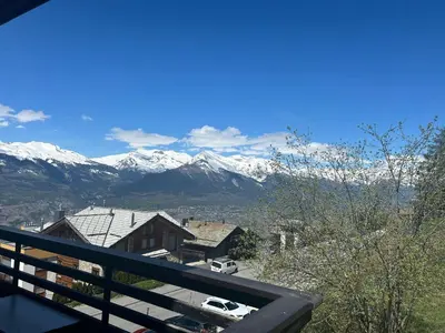 Ein allgemeiner Bergblick oder ein Berglick von der Ferienwohnung aus