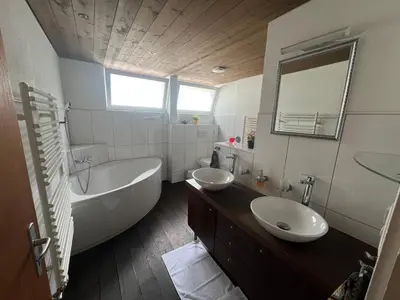 Ein Badezimmer in der Unterkunft Relaxen am Brienzersee mit Terrassen und Grill