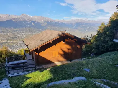 Ein allgemeiner Bergblick oder ein Berglick von des Chalets aus