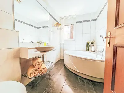 Ein Badezimmer in der Unterkunft Apartment Residence Chateau B-2 by Interhome