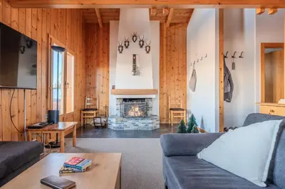 Ein Sitzbereich in der Unterkunft Fontannets 008 MOUNTAIN & QUIET chalet 10 pers