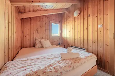 Ein Bett oder Betten in einem Zimmer der Unterkunft Fontannets 008 MOUNTAIN & QUIET chalet 10 pers