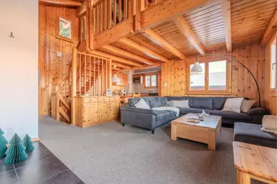 Ein Sitzbereich in der Unterkunft Fontannets 008 MOUNTAIN & QUIET chalet 10 pers