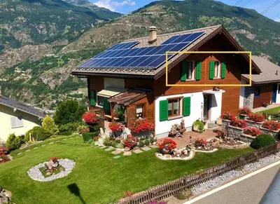 Ein allgemeiner Bergblick oder ein Berglick von des Ferienhauses aus