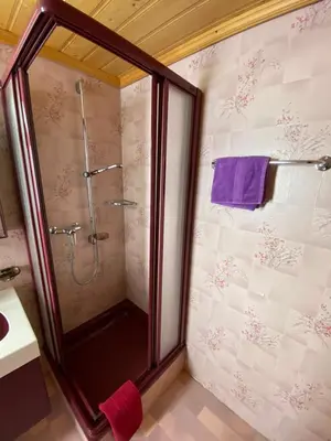 Ein Badezimmer in der Unterkunft Panoramalodge Aatos