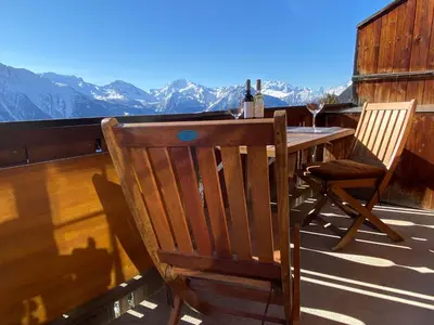 Ein allgemeiner Bergblick oder ein Berglick von der Ferienwohnung aus