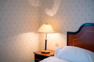 Ein Bett oder Betten in einem Zimmer der Unterkunft HAUS AM SEE Lakefront Rooms on Lake Thun SELF CHECK-IN Digital Reception