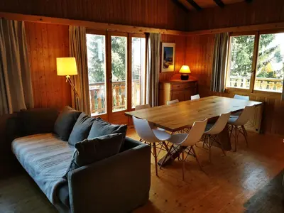 Ein Sitzbereich in der Unterkunft Chalet St-Hubert
