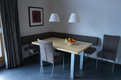 Ein Sitzbereich in der Unterkunft Apartment Hasli Glück
