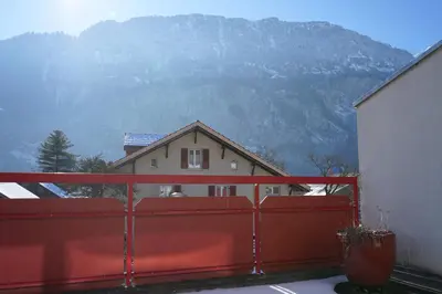 Ein allgemeiner Bergblick oder ein Berglick von der Ferienwohnung aus