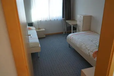 Ein Bett oder Betten in einem Zimmer der Unterkunft Apartment Hasli Glück