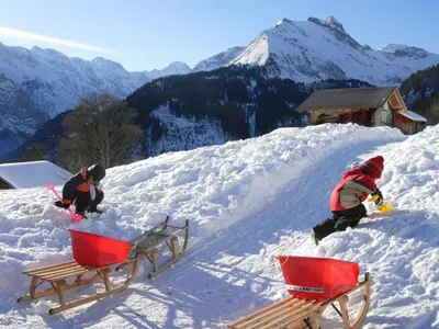 A Charming Swiss Family Chalet Daheim im Winter