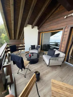 Ein Sitzbereich in der Unterkunft Appartement de haut standing à la montagne