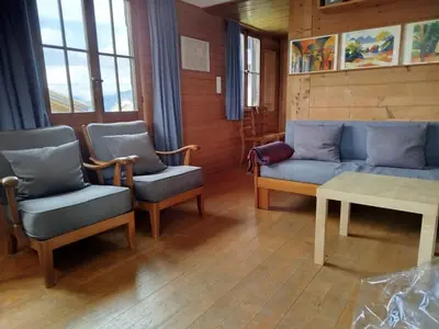 Ein Sitzbereich in der Unterkunft Schärmtanne entire chalet 15 min to Interlaken