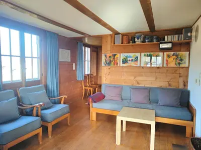 Ein Sitzbereich in der Unterkunft Schärmtanne entire chalet 15 min to Interlaken