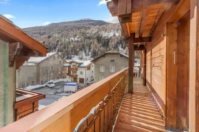 Ein allgemeiner Bergblick oder ein Berglick von der Ferienwohnung aus