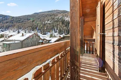Ein allgemeiner Bergblick oder ein Berglick von der Ferienwohnung aus