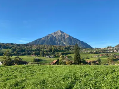 Ein allgemeiner Bergblick oder ein Berglick von der Ferienwohnung aus