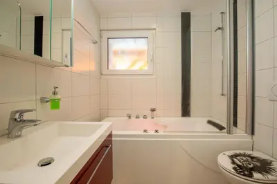 Ein Badezimmer in der Unterkunft Fiesch, Ferienwohnung mit Aussensitzplatz