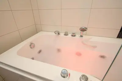 Ein Badezimmer in der Unterkunft Fiesch, Ferienwohnung mit Aussensitzplatz
