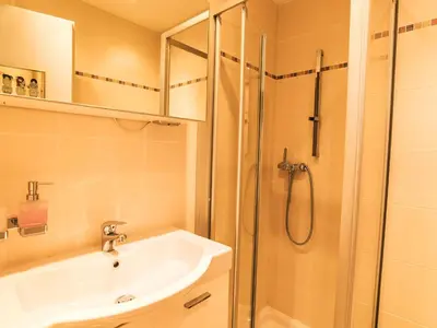 Ein Badezimmer in der Unterkunft Studio Cristal 36 by Interhome
