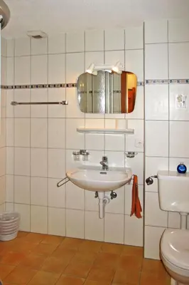 Ein Badezimmer in der Unterkunft Apartment Venetz-4 by Interhome