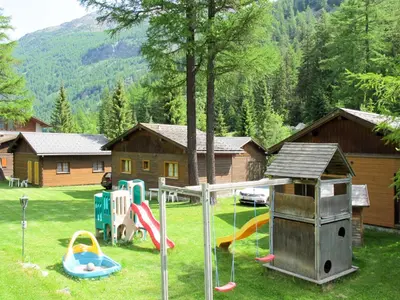 Ein Kinderspielbereich in der Unterkunft Holiday Home Edelweiss-2 by Interhome