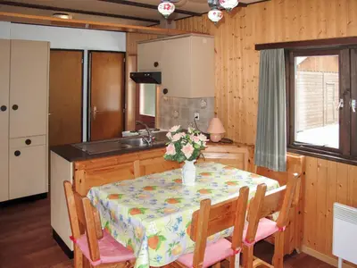 Küche/Küchenzeile in der Unterkunft Holiday Home Edelweiss-1 by Interhome