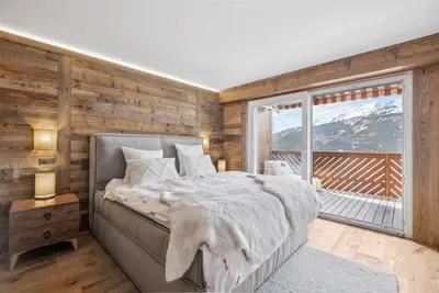 Ein Bett oder Betten in einem Zimmer der Unterkunft Exquisite Duplex with Views by Mrs Miggins