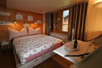 Ein Bett oder Betten in einem Zimmer der Unterkunft Bijoux mit Blick auf Blüemlisalp