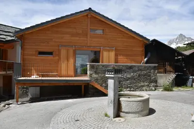 Das Gebäude in dem sich das Chalet befindet