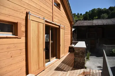 Das Gebäude in dem sich das Chalet befindet
