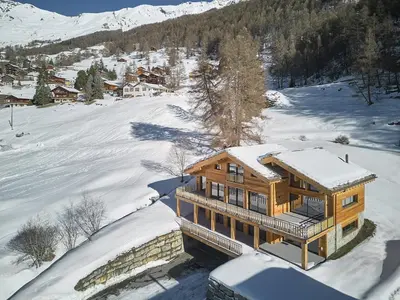 New high standing chalet im Winter
