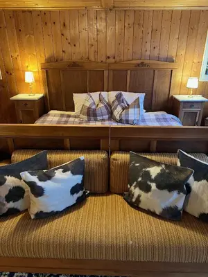 Ein Bett oder Betten in einem Zimmer der Unterkunft Engel Ingold Lodge Chalet 