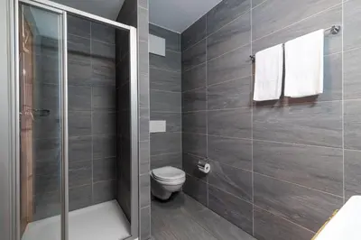 Ein Badezimmer in der Unterkunft Les Mayens MB 021 - LUXURY apartment 18 pers