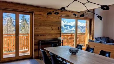 Ein allgemeiner Bergblick oder ein Berglick von der Ferienwohnung aus