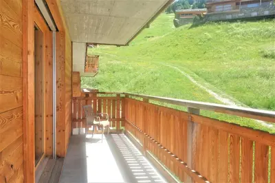 Ein Balkon oder eine Terrasse in der Unterkunft Les Mayens MB 010 - LUXURY apartment 8 pers