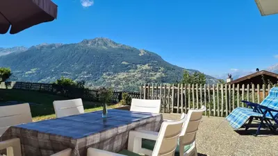 Ein allgemeiner Bergblick oder ein Berglick von der Ferienwohnung aus