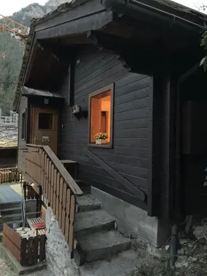 Ein allgemeiner Bergblick oder ein Berglick von des Ferienhauses aus