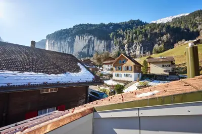 Ein allgemeiner Bergblick oder ein Berglick von der Ferienwohnung aus