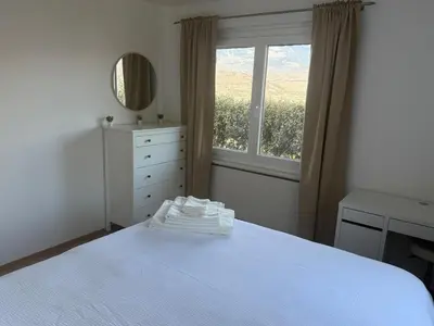 Ein Bett oder Betten in einem Zimmer der Unterkunft Appartement entier avec terrasse et jardin