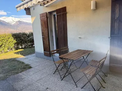 Ein allgemeiner Bergblick oder ein Berglick von der Ferienwohnung aus