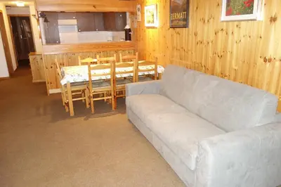 Ein Sitzbereich in der Unterkunft Mayens de l Ours AZ 013 - MOUNTAIN apartment 8p
