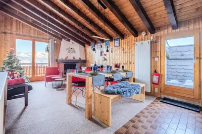 Ein Sitzbereich in der Unterkunft Mayens de l Ours CZ 030 - MOUNTAIN apartment 6 per