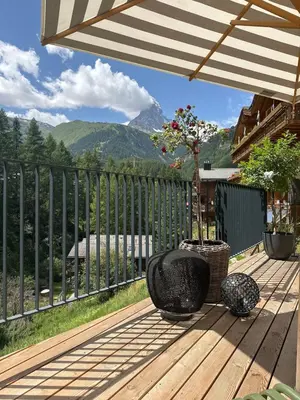 Ein allgemeiner Bergblick oder ein Berglick von der Ferienwohnung aus