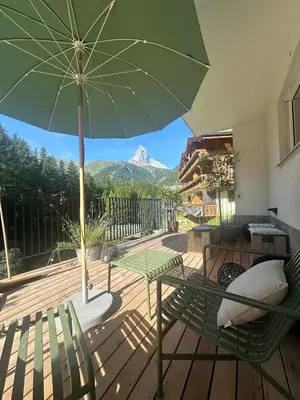 Ein allgemeiner Bergblick oder ein Berglick von der Ferienwohnung aus