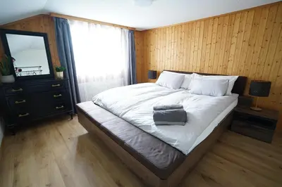 Ein Bett oder Betten in einem Zimmer der Unterkunft KIENHOLZ by Stay in Brienz