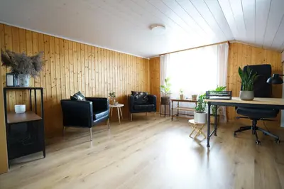 Ein Sitzbereich in der Unterkunft KIENHOLZ by Stay in Brienz