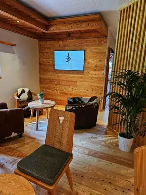 Ein Sitzbereich in der Unterkunft Lärchen Lodge